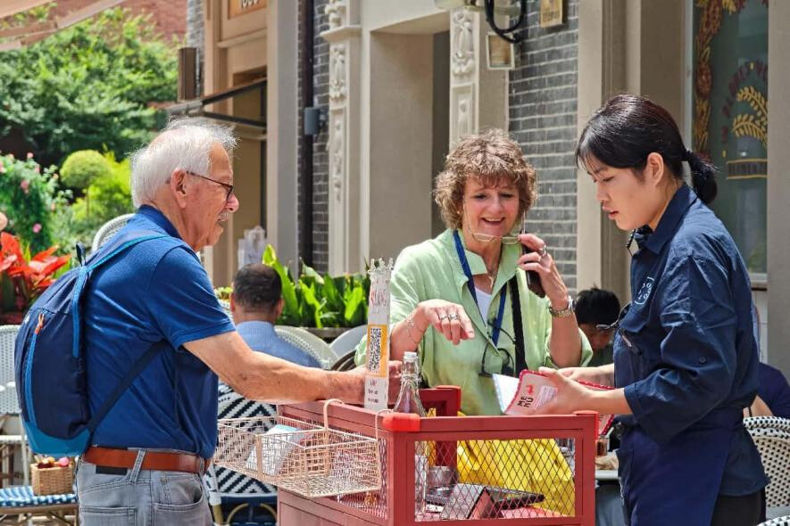 Foreign tourists visit a pedestrian in Shanghai, June 24, 2025. (Photo by Wang Gang/People's Daily Online)
