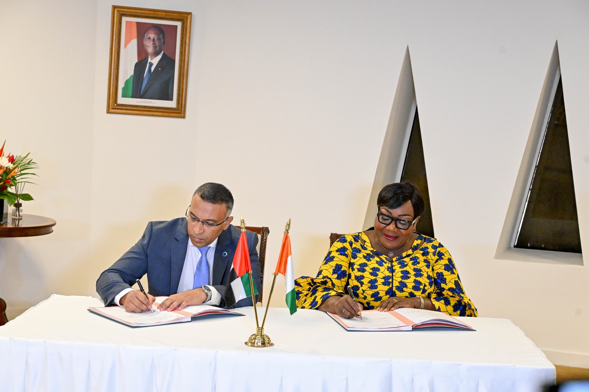 Côte d’Ivoire : le gouvernement et la société émiratie G42 Presight signent deux protocole d’accord Côte d’Ivoire : le gouvernement et la société émiratie G42 Presight signent deux protocole d’accord