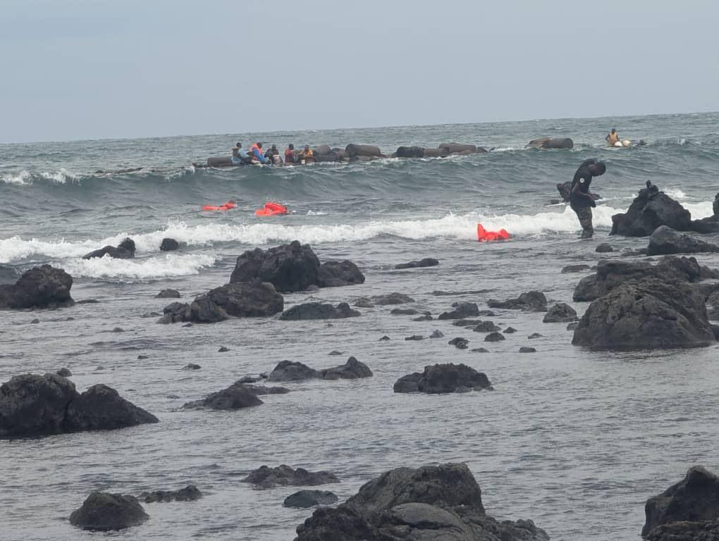 Cameroun : Les pompiers de la SONARA mène une opération de sauvetage en mer au large de Limbe Cameroun : Les pompiers de la SONARA mène une opération de sauvetage en mer au large de Limbe