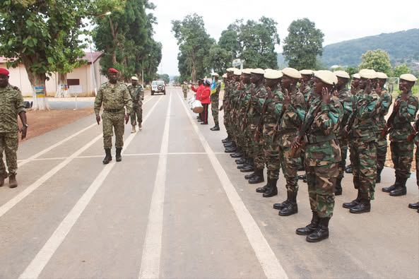 RCA : Les FACA renforcent leurs rangs avec plus de cent nouveaux sous-officiers RCA : Les FACA renforcent leurs rangs avec plus de cent nouveaux sous-officiers