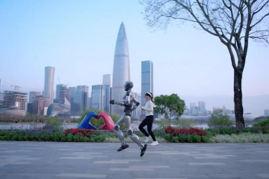 A humanoid robot jogs in the Shenzhen Talent Park in Shenzhen, south China's Guangdong province. (Photo from the WeChat official account of EngineAI)