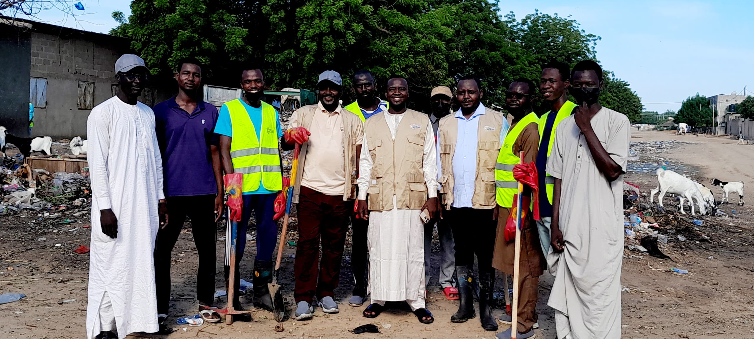N'Djamena : Citoyenneté Active mène une opération de salubrité à Goudji Charaffa
