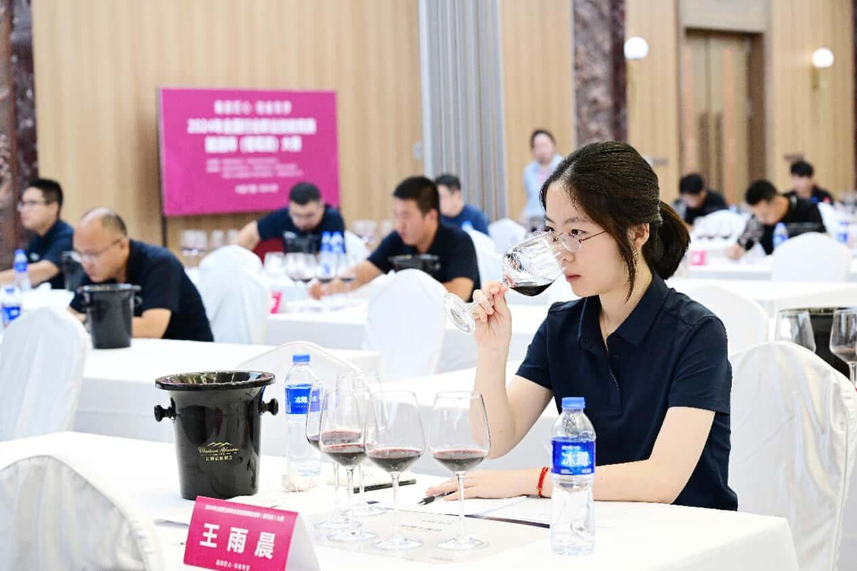 The 2024 National Vocational Skills Competition for Winemakers is held in Yinchuan, northwest China's Ningxia Hui autonomous region, August 8, 2024. (Photo by Yuan Hongyan/People's Daily Online) The 2024 National Vocational Skills Competition for Winemakers is held in Yinchuan, northwest China's Ningxia Hui autonomous region, August 8, 2024. (Photo by Yuan Hongyan/People's Daily Online)