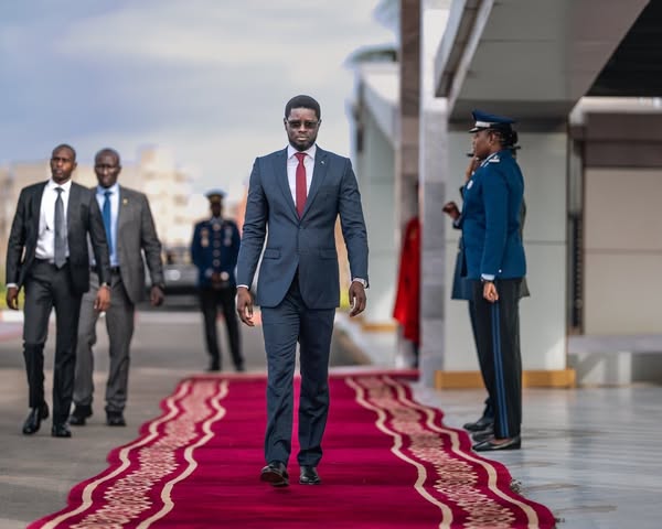 Sénégal : Le Président Bassirou Diomaye Faye en visite au Togo et au Libéria Sénégal : Le Président Bassirou Diomaye Faye en visite au Togo et au Libéria