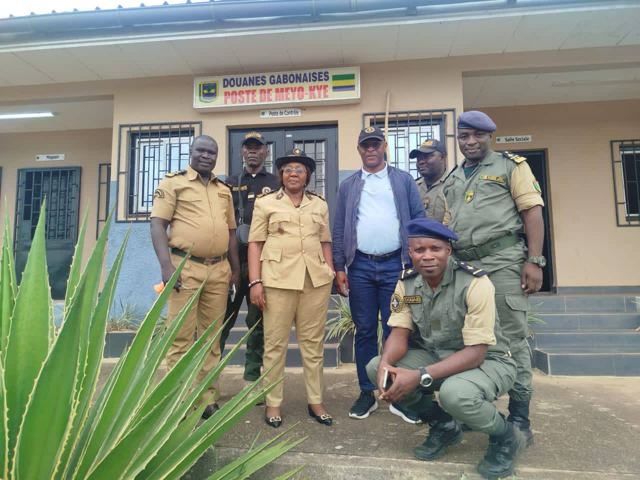 Douanes Camerounaises et Gabonaises : Coopération renforcée contre la fraude et la contrebande Douanes Camerounaises et Gabonaises : Coopération renforcée contre la fraude et la contrebande