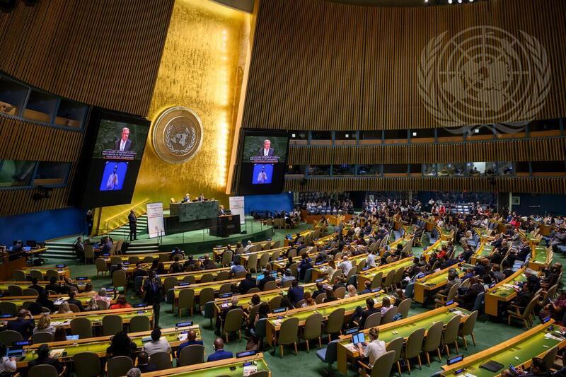 Vue panoramique de la salle de l'Assemblée générale pendant que le Secrétaire général, António Guterres (à la tribune et sur les écrans), prononce son discours d'ouverture du segment ministériel et du débat général du Forum politique de haut niveau pour le développement durable, organisé sous l'égide du Conseil économique et social (14-23 juillet). Photo : media.un.org Vue panoramique de la salle de l'Assemblée générale pendant que le Secrétaire général, António Guterres (à la tribune et sur les écrans), prononce son discours d'ouverture du segment ministériel et du débat général du Forum politique de haut niveau pour le développement durable, organisé sous l'égide du Conseil économique et social (14-23 juillet). Photo : media.un.org