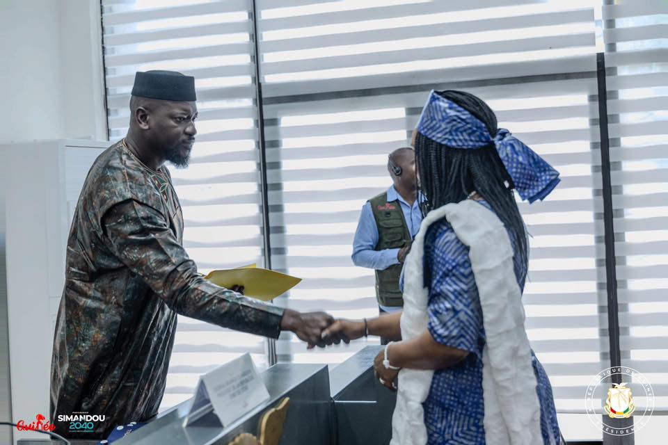 Guinée : Le nouveau Gouvernement prête serment et tient son premier Conseil des ministres