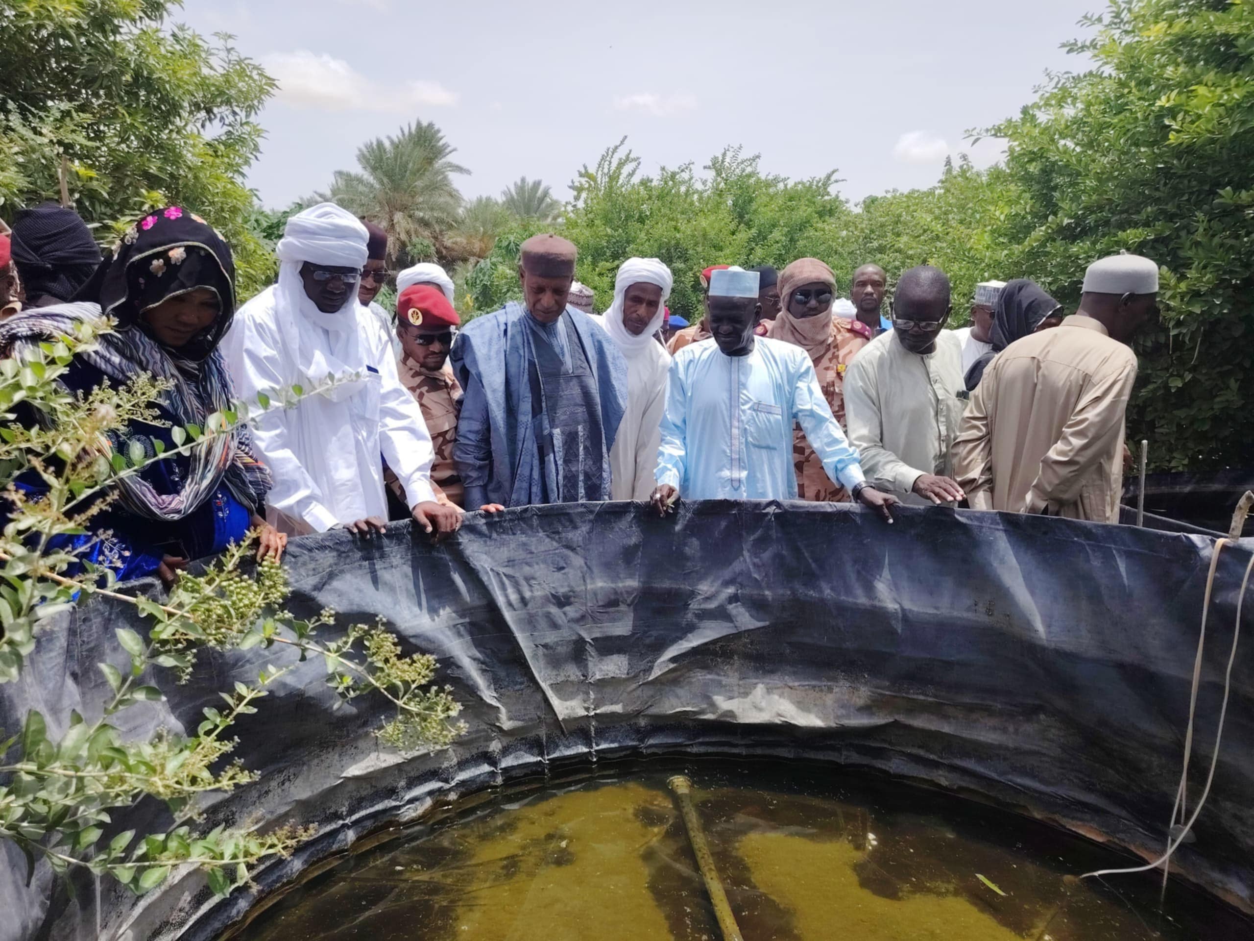 Tchad :  visite du délégué général du gouvernement à la pisciculture de Mao