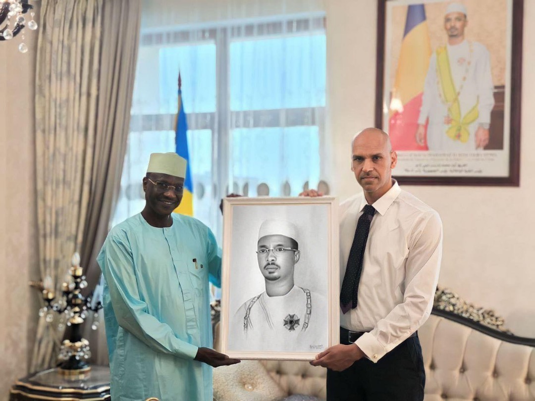 Tchad : Un artiste russe offre le portrait du Président Déby pour la fête de l'Indépendance