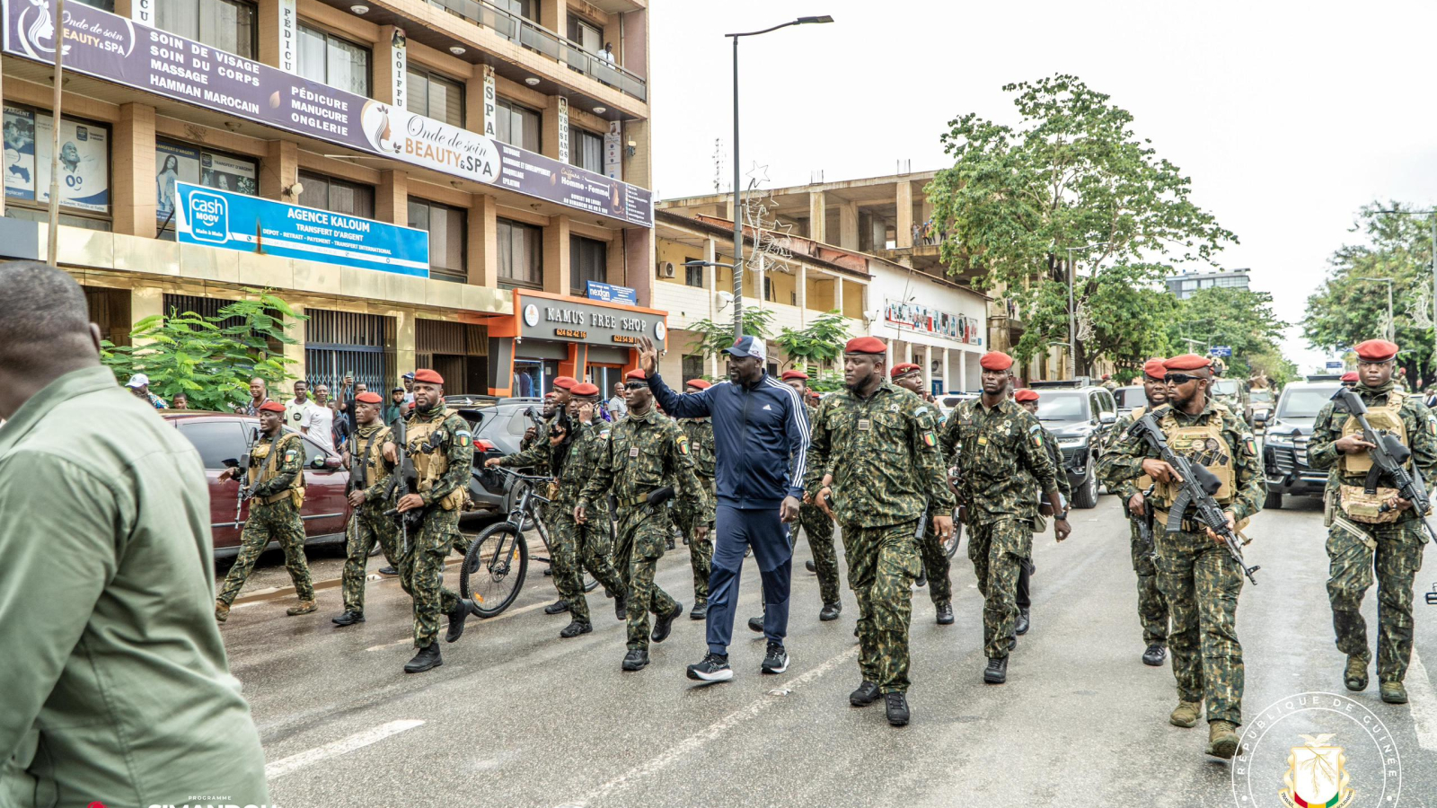 Guinée : le président de la République en visite surprise au ministère de l’Enseignement Supérieur et à la Primature