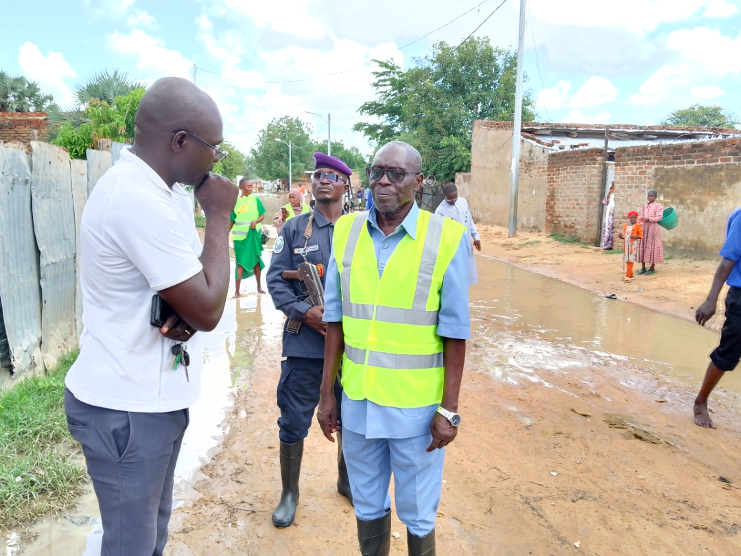 Tchad : Le maire du 9ème arrondissement constate les dégâts des inondations après les dernières pluies Tchad : Le maire du 9ème arrondissement constate les dégâts des inondations après les dernières pluies