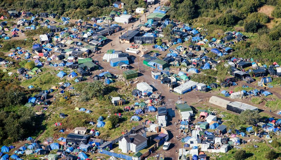 Vue aérienne de la «Jungle» de Calais, le 8 octobre. Photo Denis Charlet. AFP