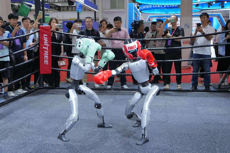 Two humanoid robots developed by Chinese company Unitree Robotics compete in a combat match during the 2025 World Robot Conference (WRC) in Beijing, Aug. 8, 2025. (Photo/Tang Ke) Two humanoid robots developed by Chinese company Unitree Robotics compete in a combat match during the 2025 World Robot Conference (WRC) in Beijing, Aug. 8, 2025. (Photo/Tang Ke)