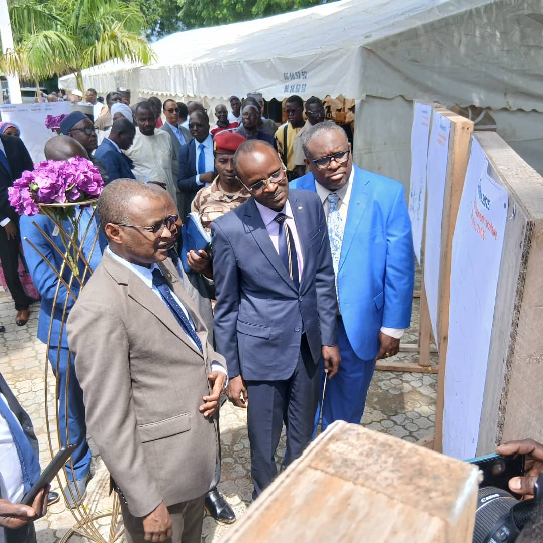 Tchad : L'INSEED remet des bourses et kits d'études aux lauréats tchadiens admis dans les écoles régionales de statistique et de démographie Tchad : L'INSEED remet des bourses et kits d'études aux lauréats tchadiens admis dans les écoles régionales de statistique et de démographie