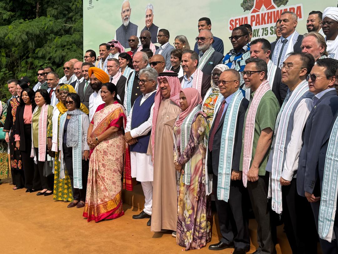 Tchad / Inde : Participation de S.E. Mme. Ildjima Badda Mallot à la cérémonie de plantation d’arbres dans la ville de New Delhi