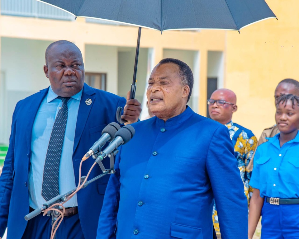 Denis Sassou N'Guesso face à la presse au complexe scolaire de la Liberté Denis Sassou N'Guesso face à la presse au complexe scolaire de la Liberté