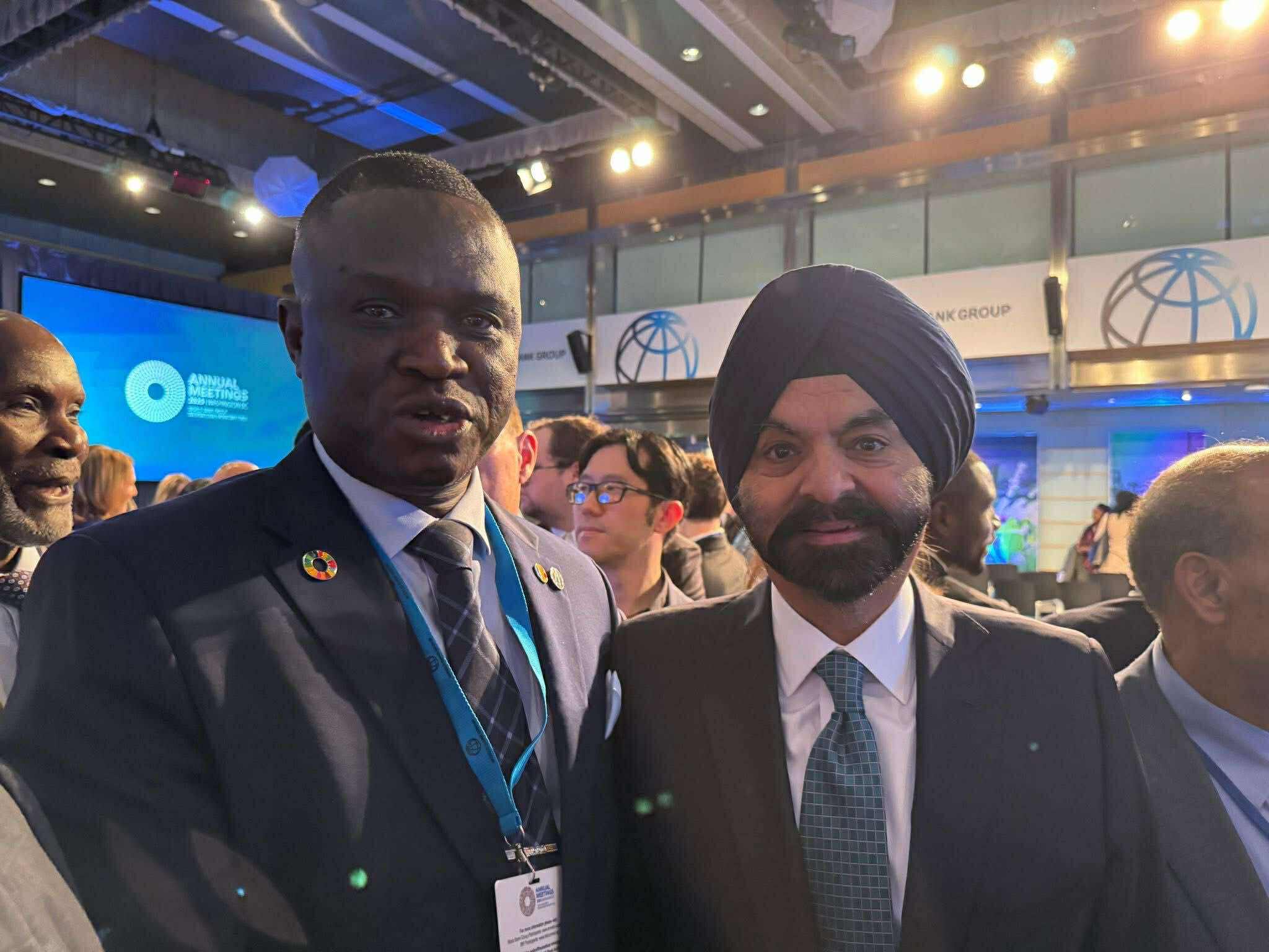 Le représentant du Conseil Économique, Social, Culturel et Environnemental du Tchad, en compagnie du Président du Groupe de la Banque mondiale, M. Ajay Banga, lors des Assemblées annuelles 2025. Le représentant du Conseil Économique, Social, Culturel et Environnemental du Tchad, en compagnie du Président du Groupe de la Banque mondiale, M. Ajay Banga, lors des Assemblées annuelles 2025.