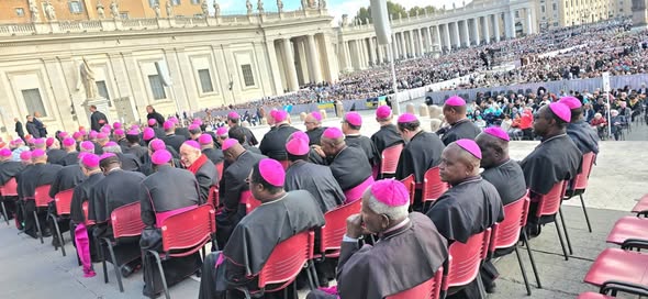 Cameroun – Rome : Les pèlerins camerounais rencontrent le Saint-Père et implorent la paix Cameroun – Rome : Les pèlerins camerounais rencontrent le Saint-Père et implorent la paix