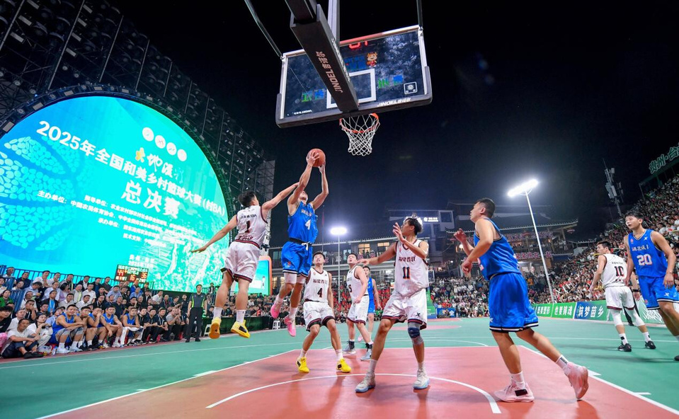 Photo taken on Oct. 17 shows the final of a rural basketball league. (Photo/Jia Zhi)