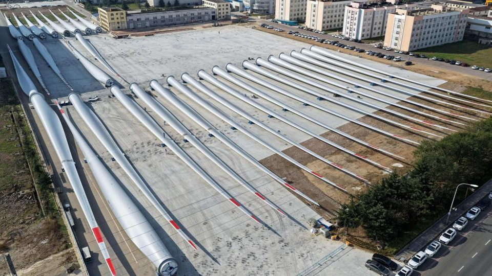Gigantic wind turbine blades are manufactured in an offshore wind power industrial base in Rongcheng, east China's Shandong province. (Photo/Yang Zhili)