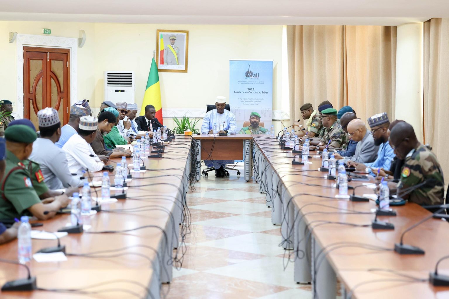 Mali : Le ministre nigérian de la Défense reçu par le Premier ministre Maïga