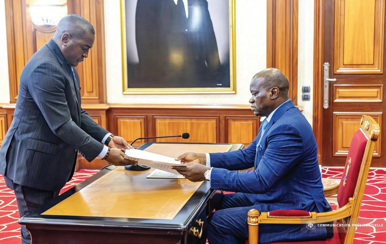 Gabon : Démission des ministres élus et continuité du service public