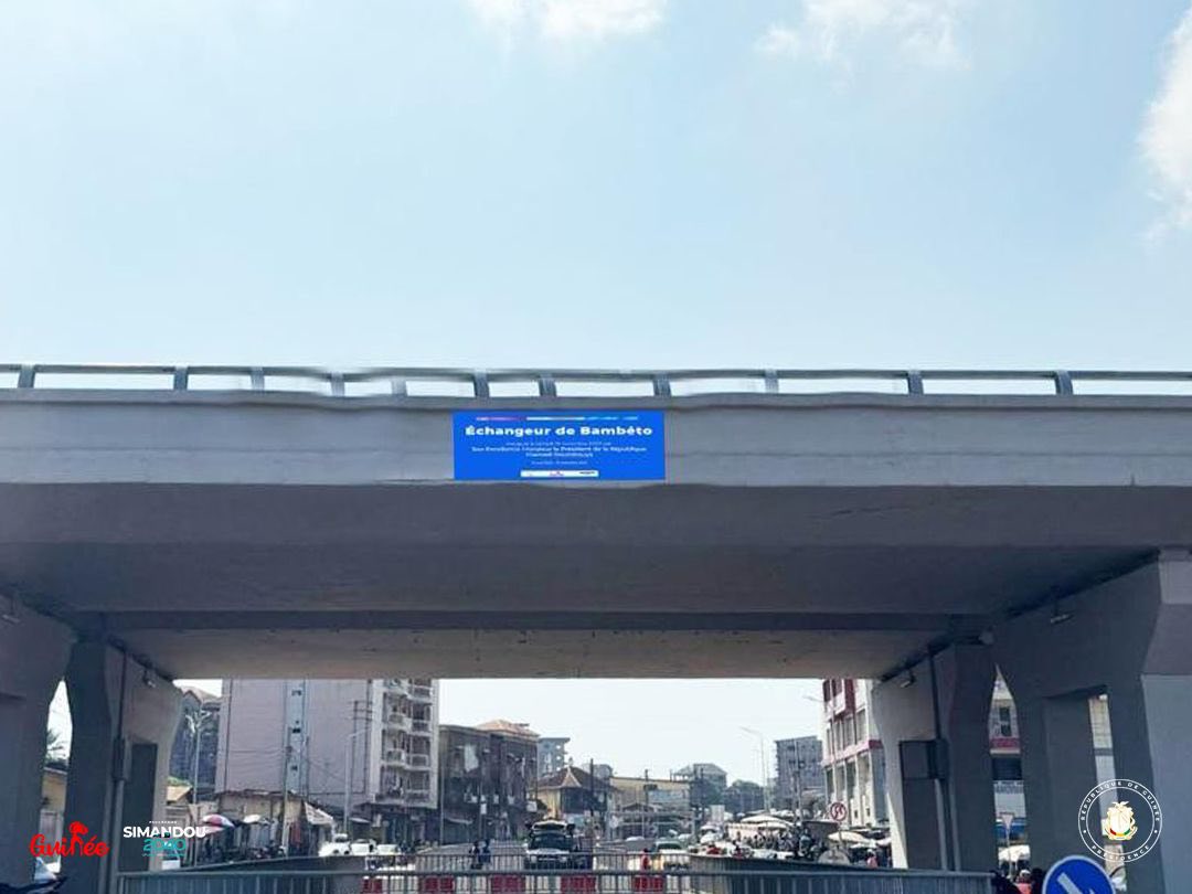 Guinée : Le Président Mamadi Doumbouya inaugure l’échangeur emblématique de Bambéto qui transforme le visage de Conakry