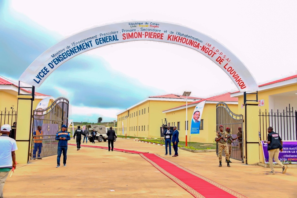 Une vue partielle Le Lycée Kikhounga-Ngot de Dolisie