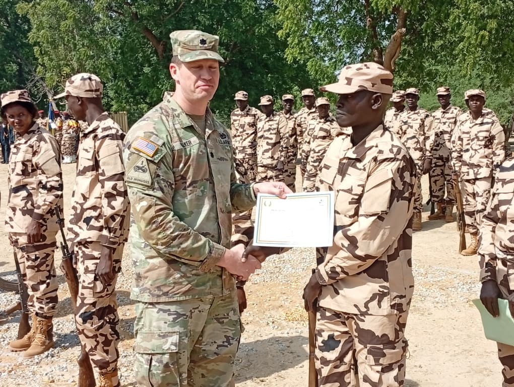 Tchad : la première promotion des sous-officiers spécialistes de l’OGEMIP en fin de formation à Koundoul