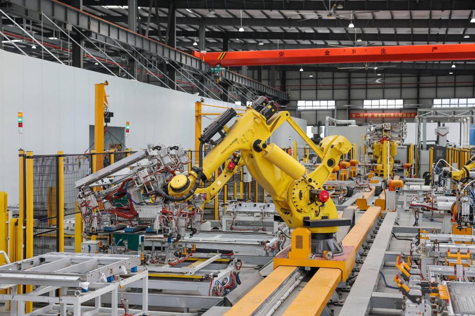 Frames of power batteries for new energy vehicles are manufactured in a workshop of a company in Yibin, southwest China's Sichuan province. (Photo/Wang Yu)
