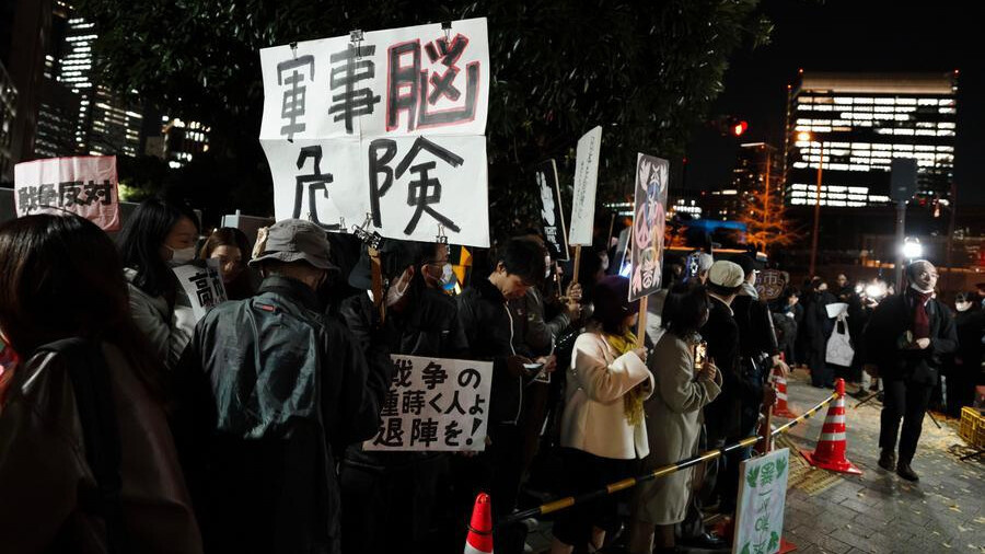 People attend a protest in front of the Japanese prime minister's official residence in Tokyo, Japan, November 28, 2025. /Xinhua