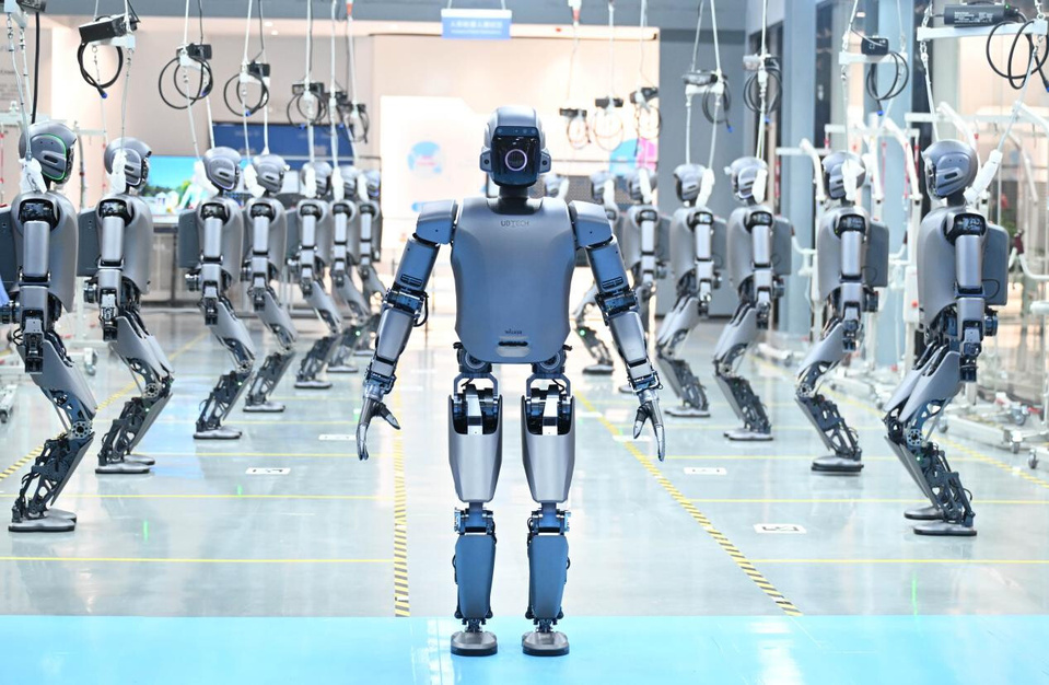 Photo shows humanoid industrial robot manufactured in an industrial park in Liuzhou, south China's Guangxi Zhuang autonomous region. (Photo/Li Hanchi)