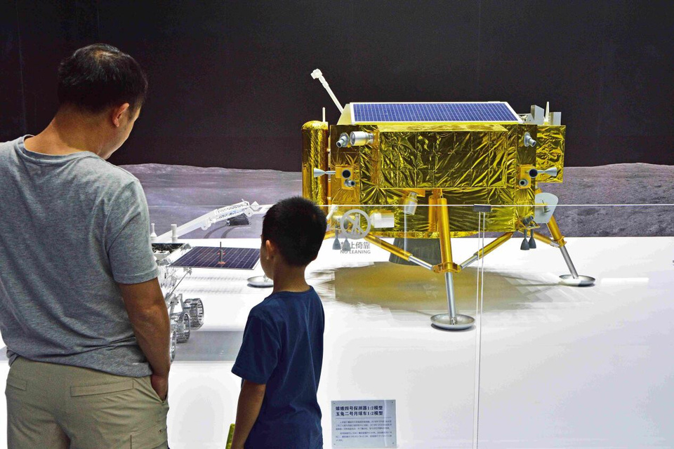 People visit an exhibition marking 20 years of China's lunar exploration program held at the World Expo Museum in Shanghai, July 16, 2025. (Photo/Zhou Dongchao)