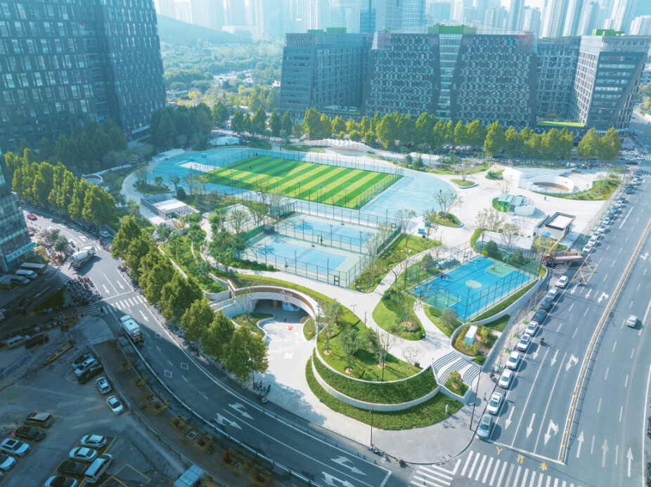 Photo shows upgraded Shuntai Plaza in Jinan, east China's Shandong province. (Photo provided by the Jinan Municipal Housing and Urban-Rural Development Bureau)