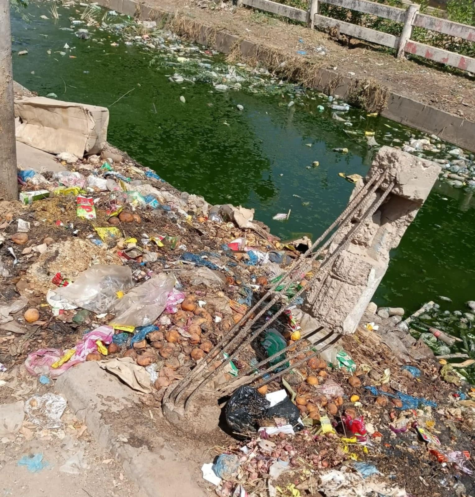 Tchad : à ‎N'Djamena, le canal de Chari-Mongo étouffe sous l'incivisme ‎