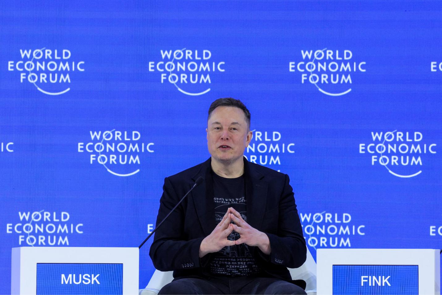 Elon Musk affirme que l'IA et la robotique sont la voie vers l'abondance. Photo : REUTERS/Denis Balibouse