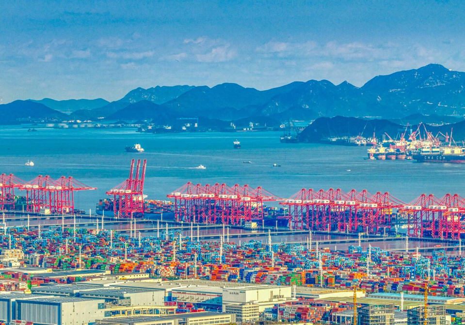 Photo shows container yards and a terminal in the Meishan port area of Ningbo-Zhoushan Port in east China's Zhejiang province. (Photo/Hu Xuejun)