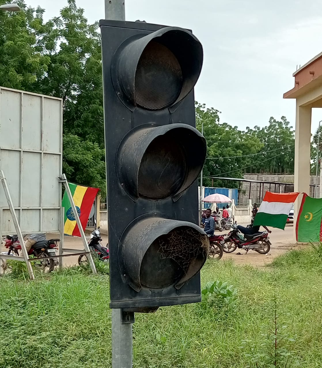 N’Djamena : Le Silence des Feux, l'Éclat du Désordre