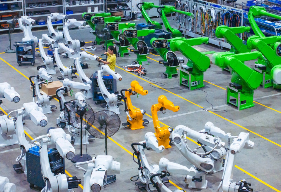 Industrial robots are assembled in a workshop of EFORT Intelligent Equipment Co., Ltd. in Wuhu, east China's Anhui province. (Photo/Xiao Benxiang)