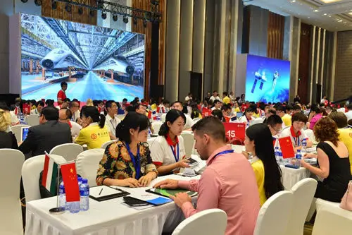 Plus de 700 entreprises chinoises et des pays d'Europe centrale et orientale discutent de coopération dans le Hebei
