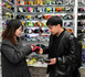 A foreign buyer purchase ski goggles at the Yiwu International Trade Market in Yiwu, east China's Zhejiang province. (Photo/Shi Bufa)