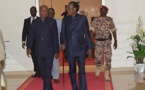 En escale au Tchad, Alpha Condé s'entretient longuement avec Déby à l'aéroport et repart