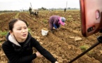 Government officials in Jiangxi help poverty alleviation through livestreaming e-commerce