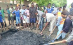 Tchad : des jeunes se mobilisent avec le maire pour curer des caniveaux à N'Djamena