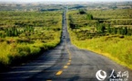 Roads built in Kubuqi Desert brings new life to local people in N China’s Inner Mongolia