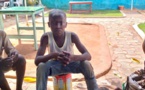 Tchad : A Moundou, des adolescents cireurs pour survivre