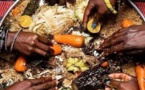 Afrique : repas à la main en famille dans le même récipient, culture en voie de disparition