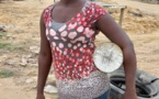 Tchad : Natacha, 20 ans, gagne sa vie avec la cordonnerie, après l'abandon de l'école