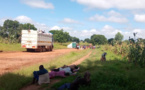 Tchad : la remorque d'un camion plein de marchandises tombe et bloque la route à Pala
