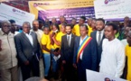 N'Djamena : des jeunes du 9ème arrondissement reçoivent des chèques de financement
